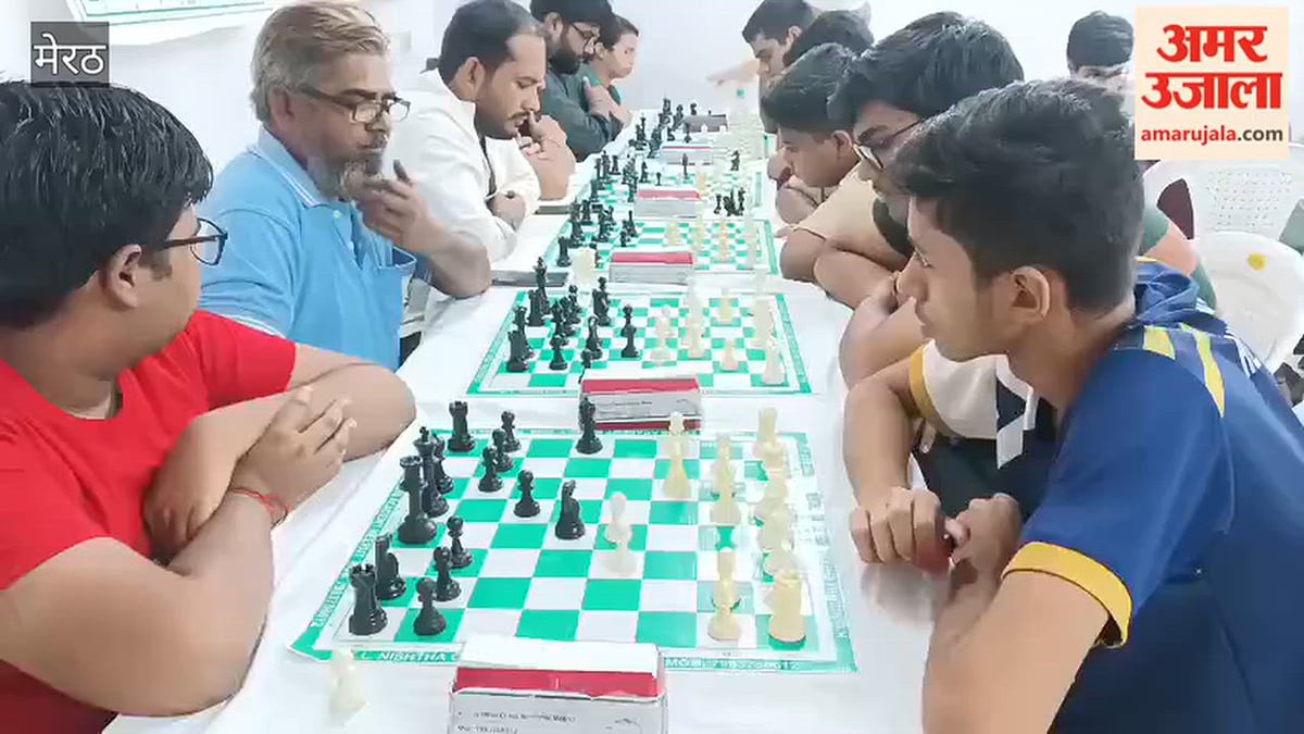 मेरठ: जिला स्तरीय शतरंज प्रतियोगिता में 8 से 80 वर्ष तक के खिलाड़ियों ने दिखाई प्रतिभा