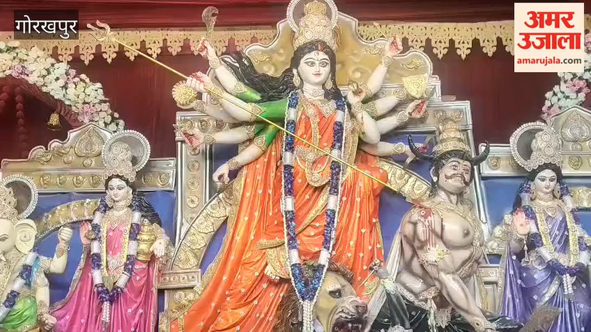 गोरखपुर: गोलघर में स्थापित की गई मां दुर्गा की प्रतिमा