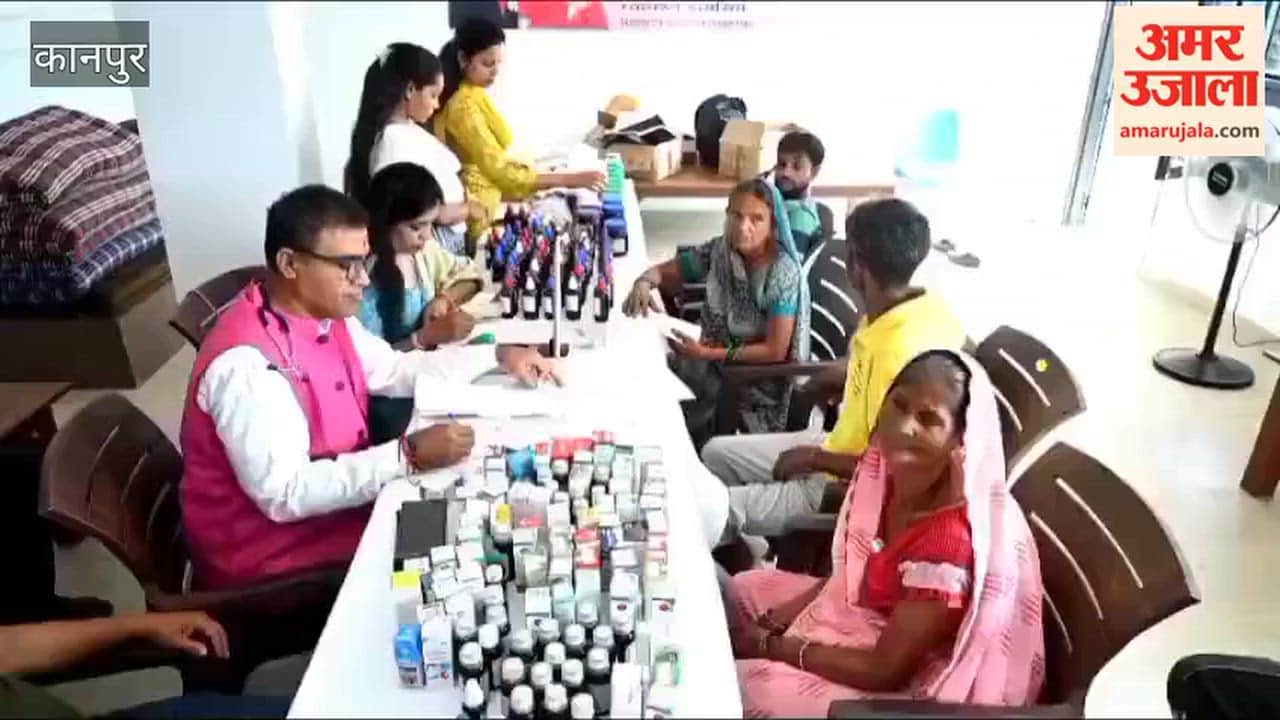 Health Camp Organized in Shivdinpurwa; Large Turnout of Patients with Viral Fever