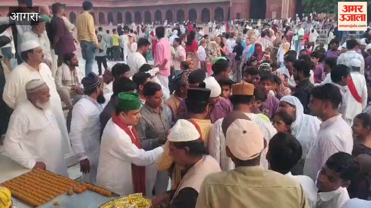 'Chhatti Sharif' was observed with deep devotion at the Dargah of Salim Chishti. Prayers were offered for peace, brotherhood, and prosperity.
