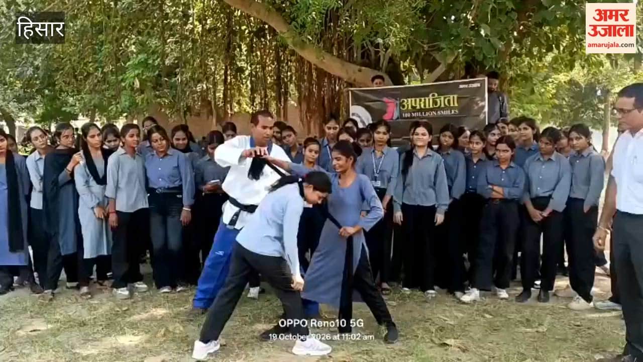 In Hisar, female students were taught self-defense techniques—even a *dupatta* was used as a shield.