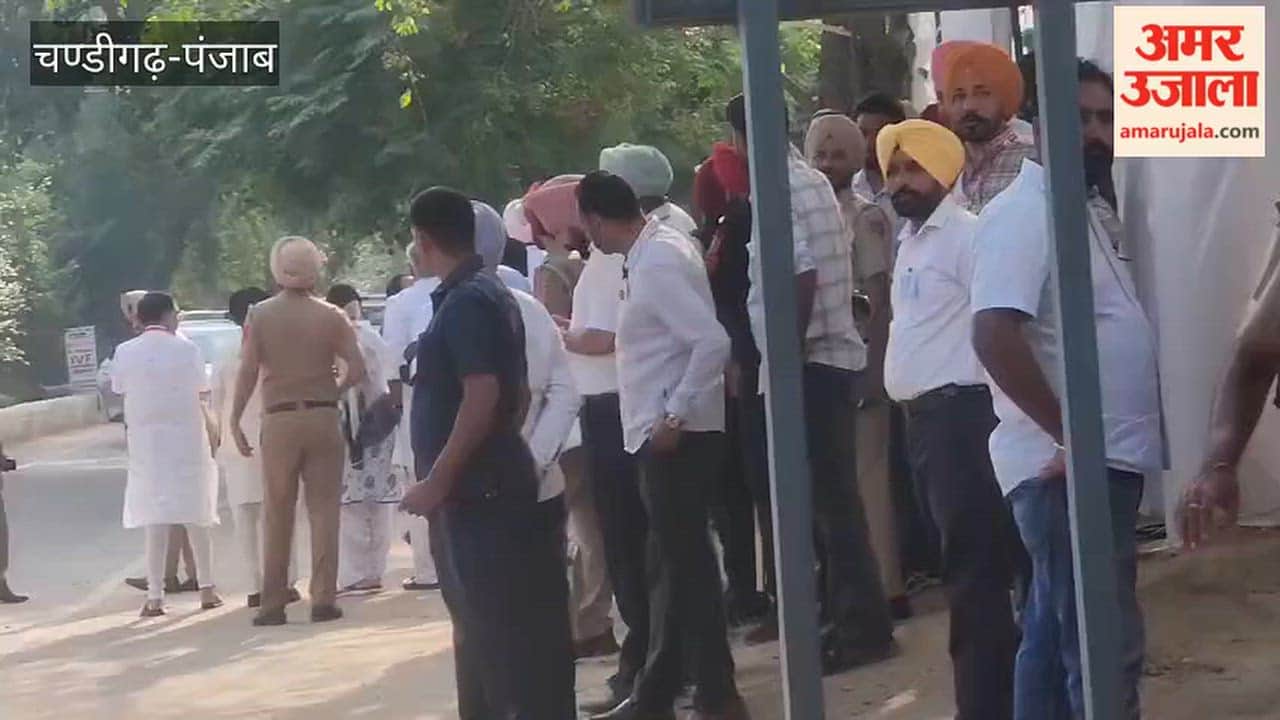 Home Minister Amit Shah arrived at Jhota's house.