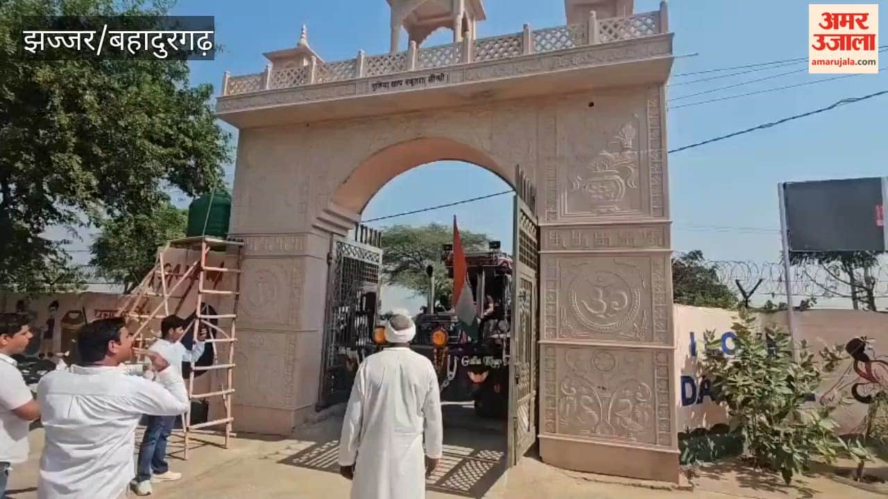 The historic royal cot of the Badli Guliya Khap, named 'Samadhan Manch' (Platform for Resolution), has been installed on a raised platform (chabutara).