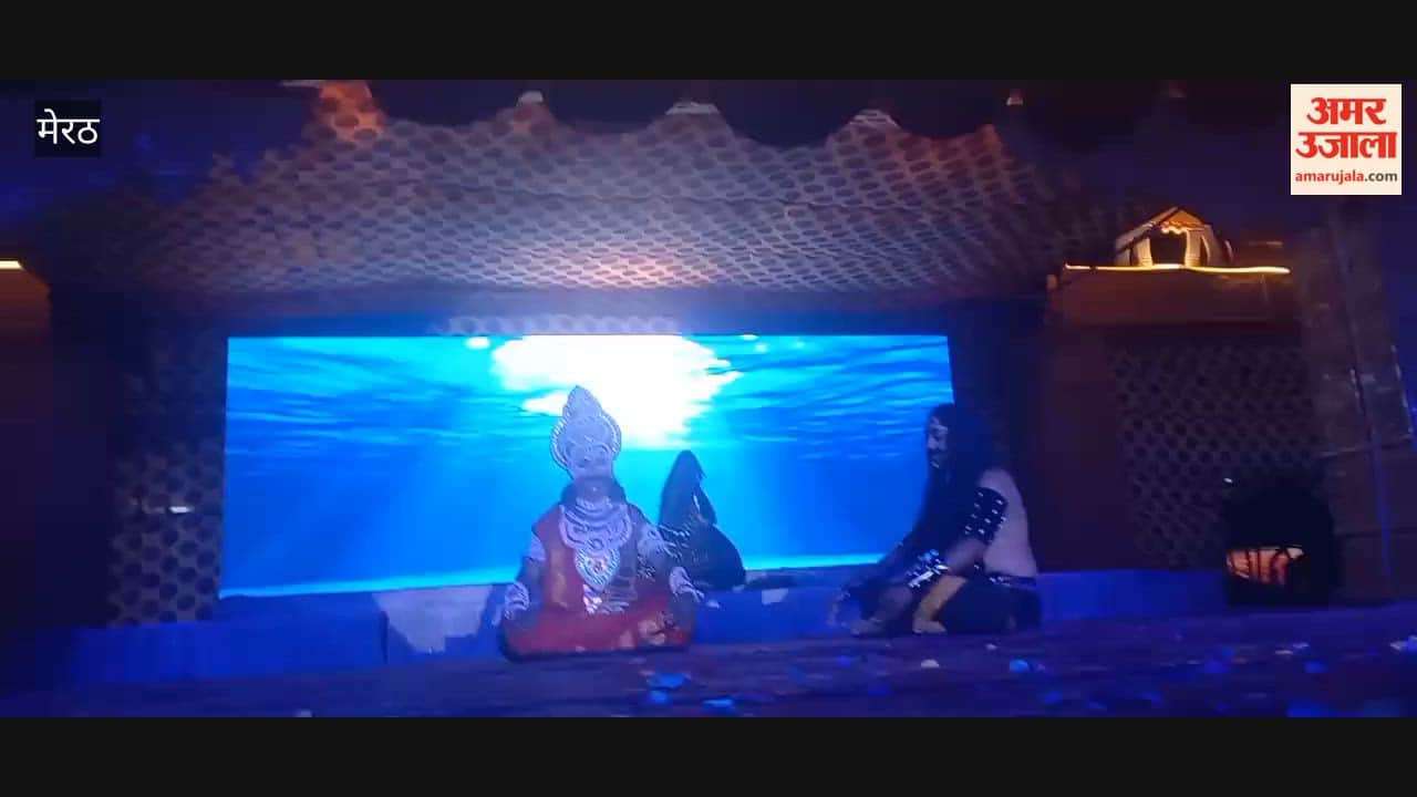 Meerut: Artists deliver a grand performance at the Cantonment Ramlila