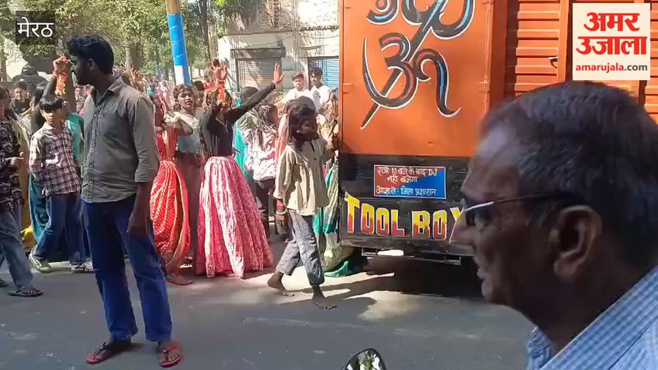 Meerut: Idol immersion procession taken out with great fanfare in Makhdumpur Colony