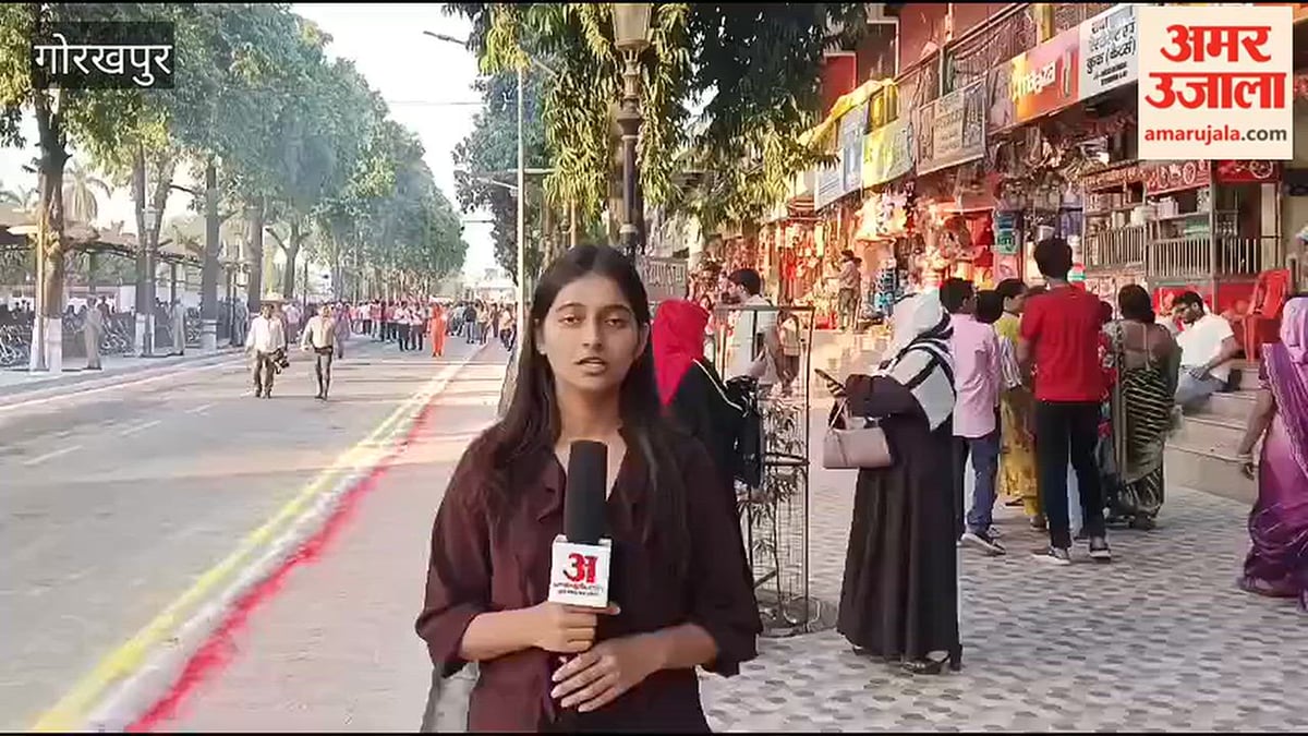 गोरखपुर: विजयादशमी पर गोरखनाथ मंदिर से निकली योगी आदित्यनाथ की शोभायात्रा