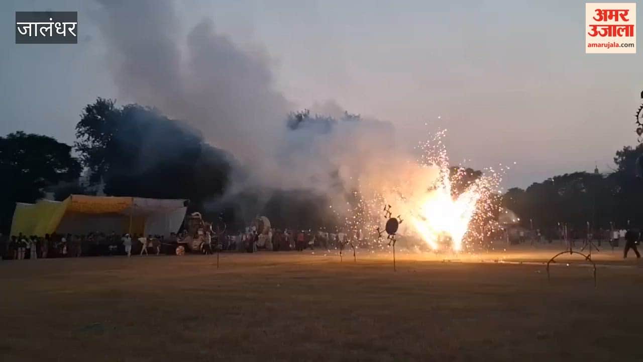Dussehra was celebrated with great enthusiasm at the Ladowali School ground in Jalandhar, featuring the burning of the effigies of Ravana, Kumbhakarna, and Meghnada