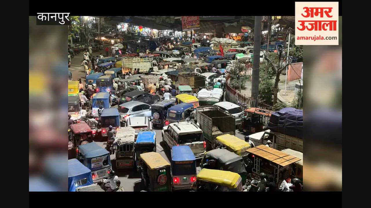 Kanpur: Massive traffic jam at Ghantaghar intersection; motorists face distress