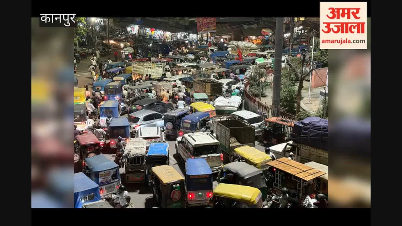 Kanpur: Massive traffic jam at Ghantaghar intersection; motorists face distress