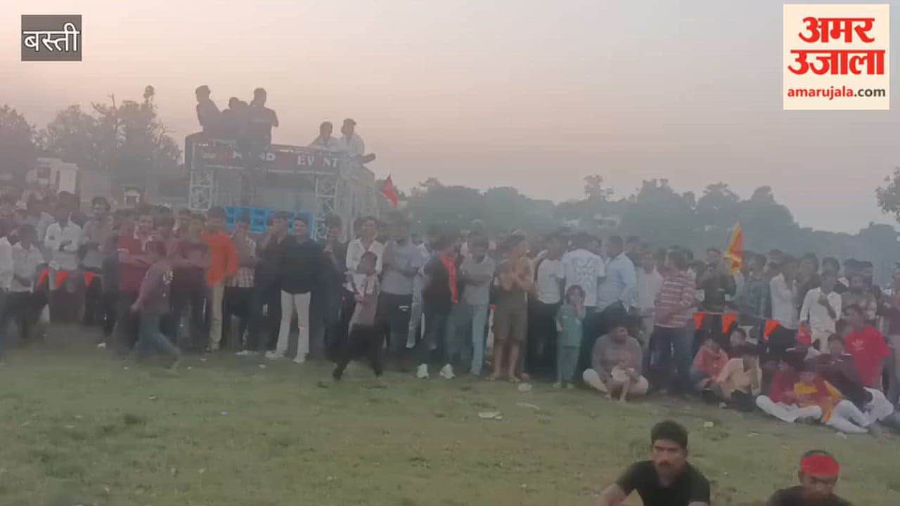 An effigy of Ravana was burnt at the confluence of the Kuanon and Manwar rivers in Lalganj Bazar.