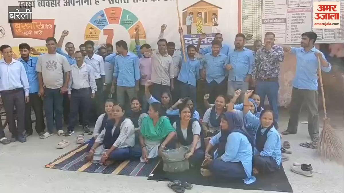 बरेली: मानदेय नहीं मिलने पर सफाई कर्मियों का प्रदर्शन, जिला अस्पताल में सफाई व्यवस्था चरमराई