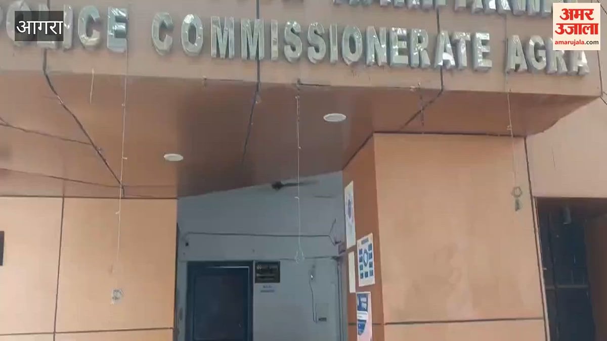 VIDEO: एसीपी कार्यालय के बाहर महिला ने डीजल डालकर किया आत्मदाह का प्रयास, पुलिस ने समय रहते बचाया
