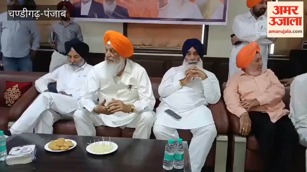 Former Shiromani Akali Dal minister Hira Singh Gabria arrived in Moga and held an important meeting with party workers.