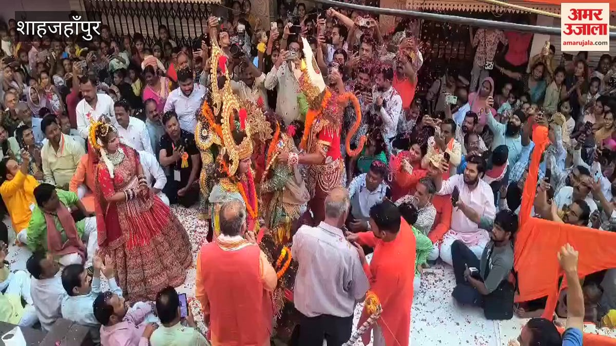शाहजहांपुर: शहर में निकली राजगद्दी शोभायात्रा, भरत मिलाप की लीला देख भावुक हुए श्रद्धालु