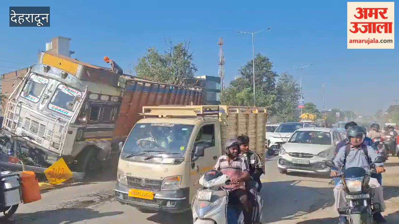 Truck mounts divider on Haridwar bypass causing a traffic jam Dehradun news