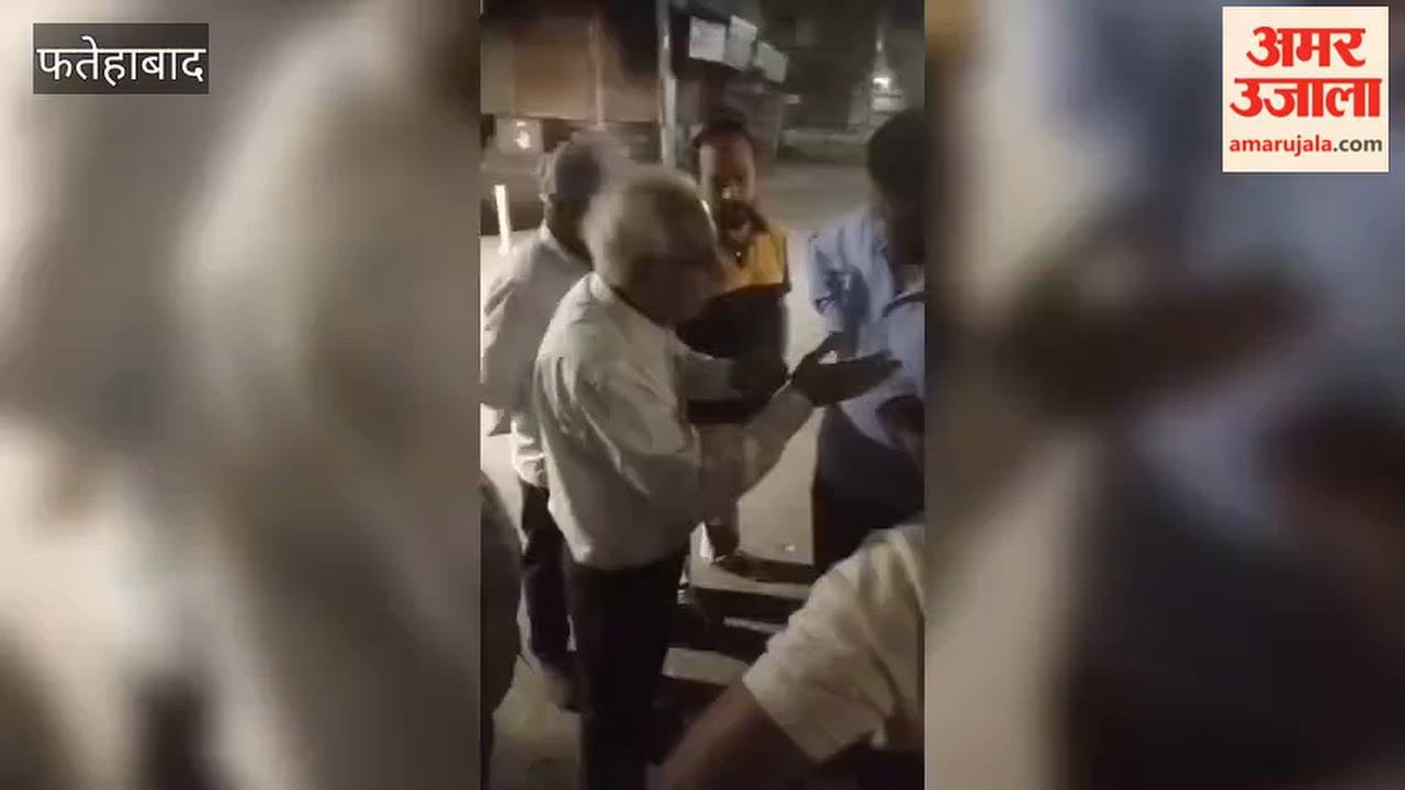 Shopkeepers protest against the installation of iron pipes and chains in the middle of the road; work brought to a halt.