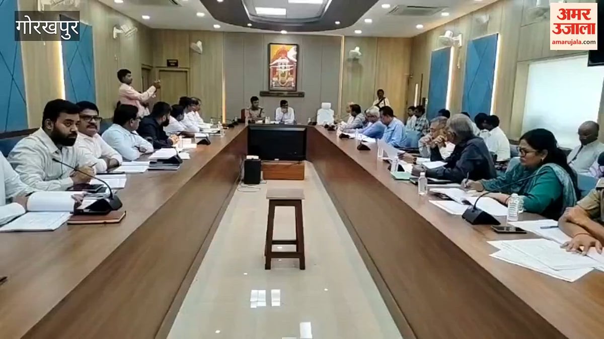 गोरखपुर: कमिश्नर सभागार में मंडलीय सड़क सुरक्षा समिति की बैठक