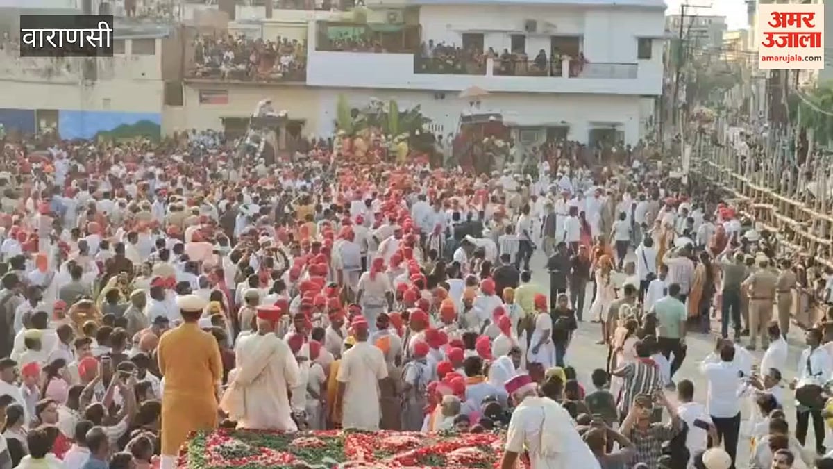 VIDEO: हाथी पर सवार होकर पहुंचे काशी नरेश, नाटी इमली में उमड़ी श्रद्धालुओं की भीड़