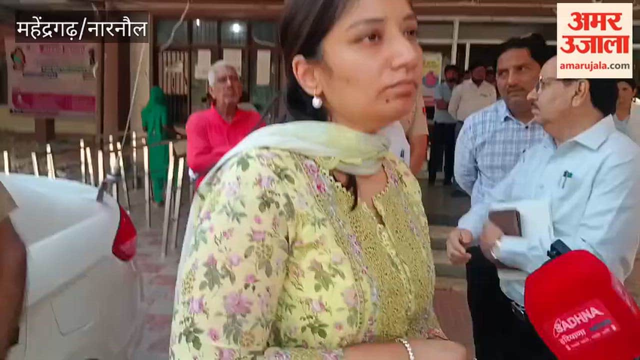 DC reprimands SMO over faulty biometric machine; seeks explanation from CMO