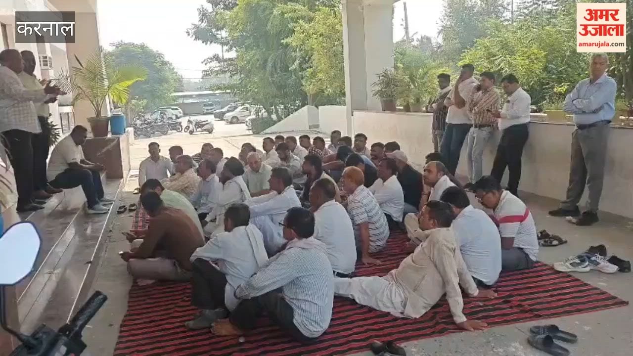 Employees stage protest at the electricity corporation's circle office, raise slogans vociferously
