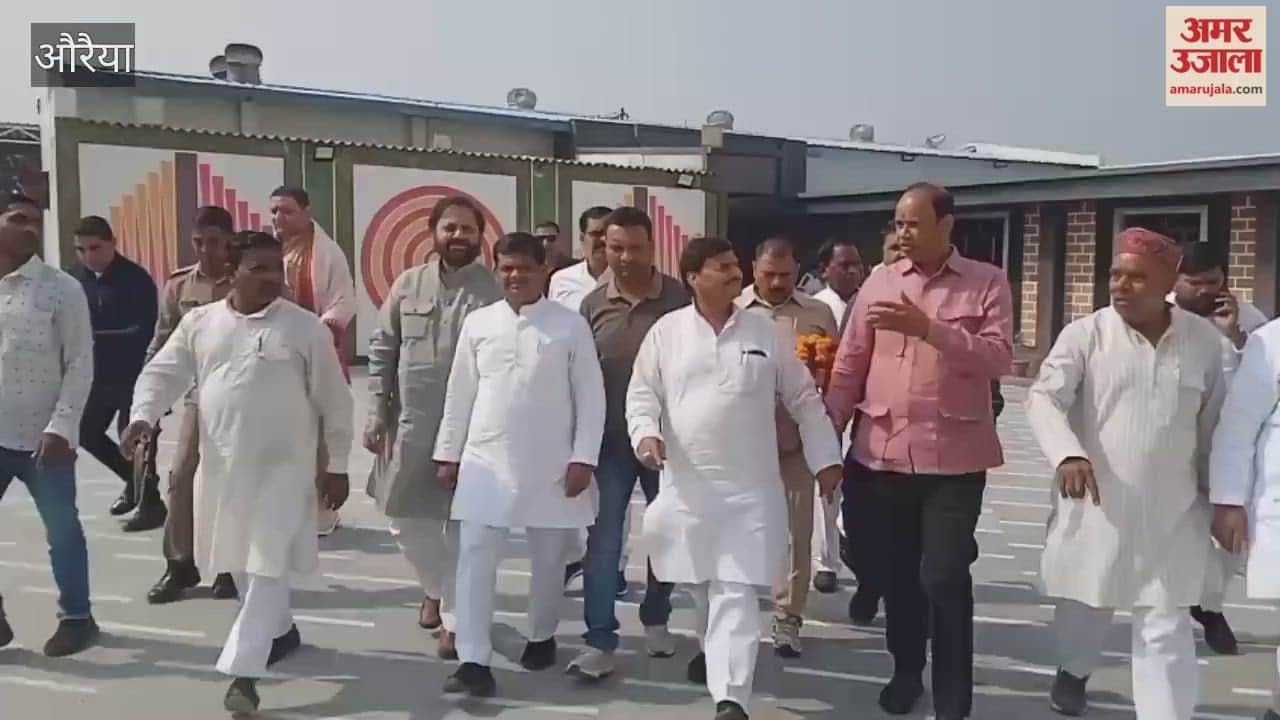 Auraiya: SP National General Secretary Shivpal welcomed at Anantram Toll Plaza