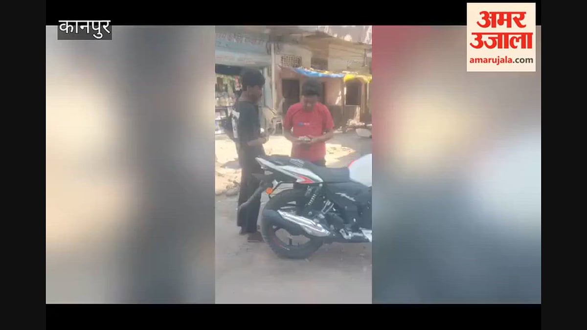 कानपुर: खुलेआम चरस बेचते दिखे युवक, वायरल हो रहा वीडियो