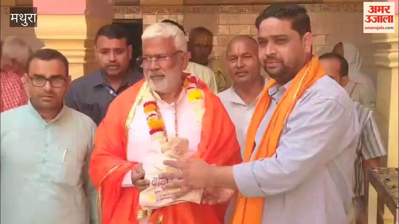 Jal Shakti Minister Swatantra Dev Singh offered prayers to Shri Dauji Maharaj; the development of the Braj region is a priority for the state government, and the Minister was apprised of various issues.