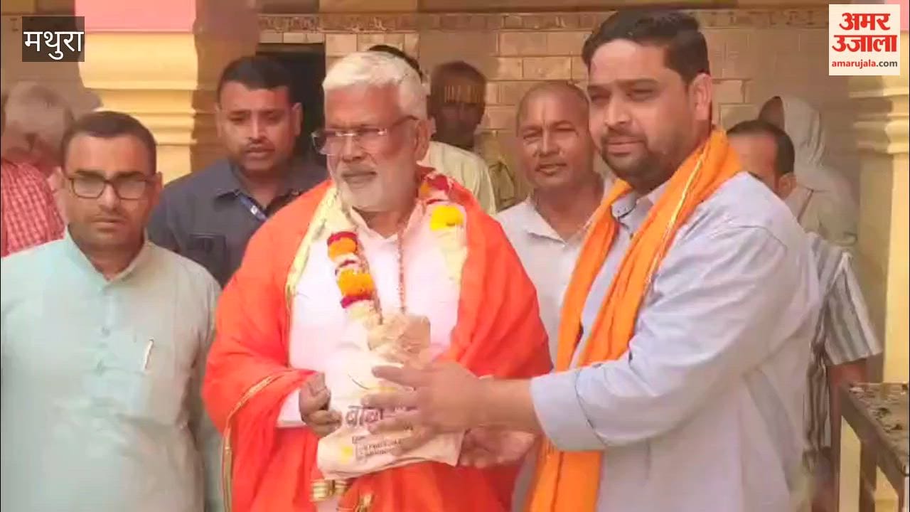 Jal Shakti Minister Swatantra Dev Singh offered prayers to Shri Dauji Maharaj; the development of the Braj region is a priority for the state government, and the Minister was apprised of various issues.