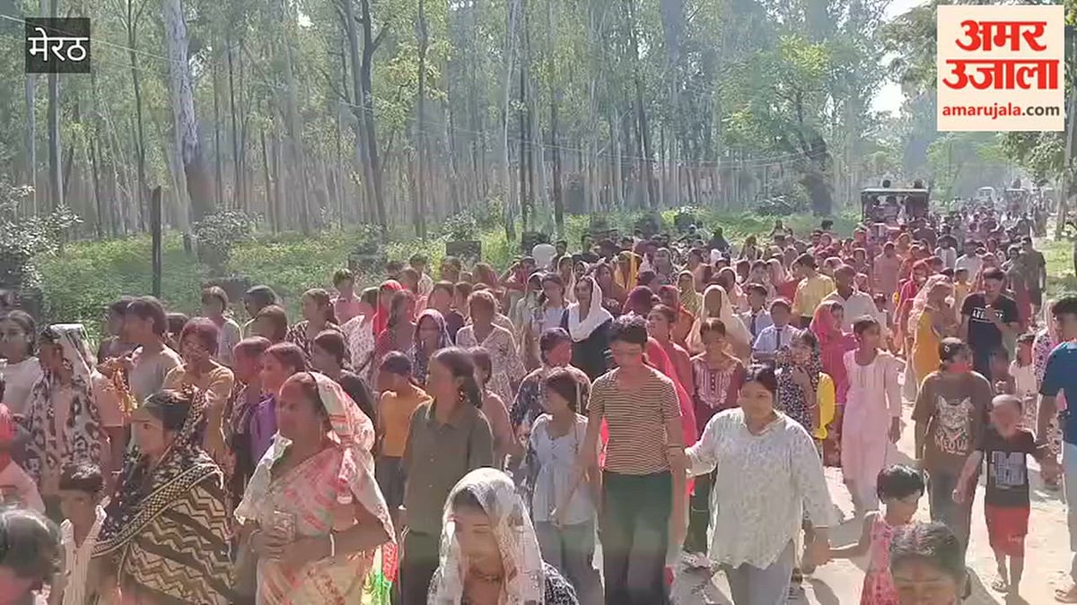 मेरठ: धूमधाम से निकाली गई बी ब्लॉक कॉलोनी की दुर्गा प्रतिमा विसर्जन यात्रा, उमड़े श्रद्धालु