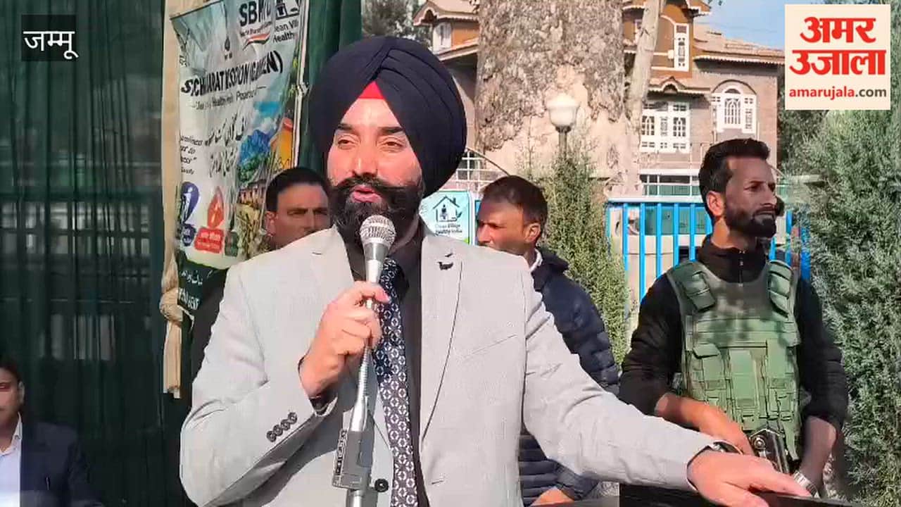 DC Shopian Holds Public Grievance Redressal Camp at Wachi Under Block Diwas Initiative