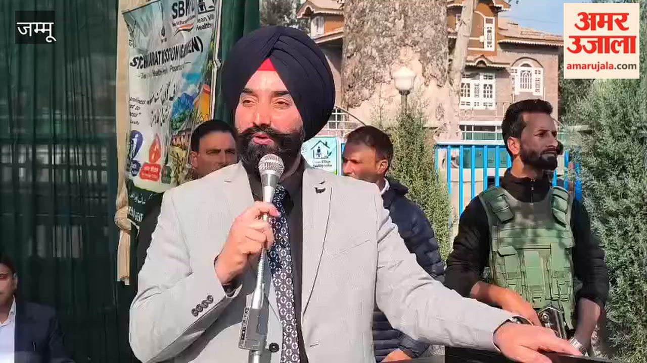 DC Shopian Holds Public Grievance Redressal Camp at Wachi Under Block Diwas Initiative