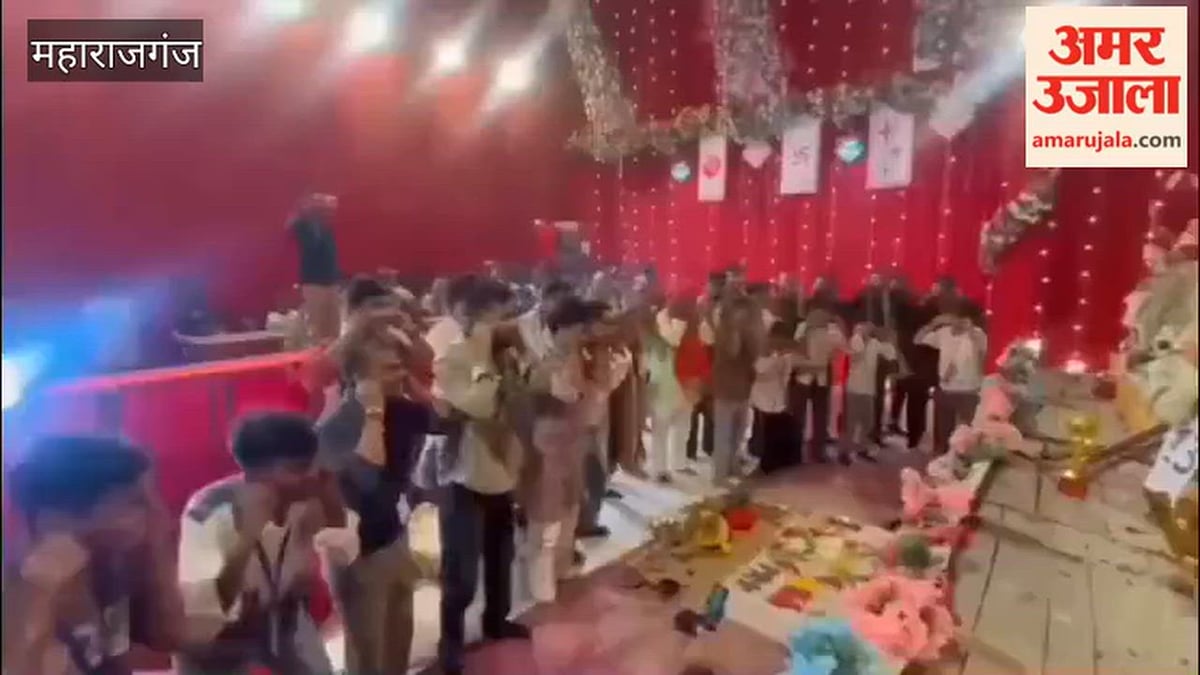 महराजगंज: सिसवा में मां दुर्गा से कान पकड़कर मांगी माफी