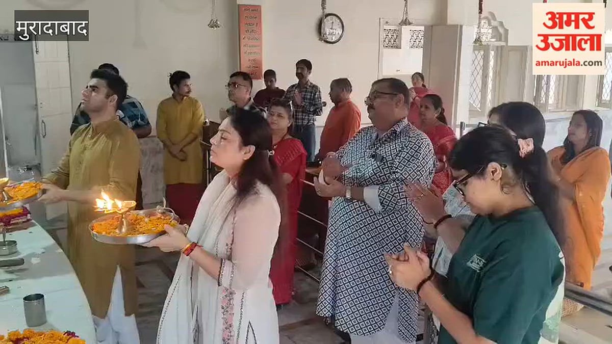 साईं मंदिर में आरती कर मां दुर्गा की आराधना