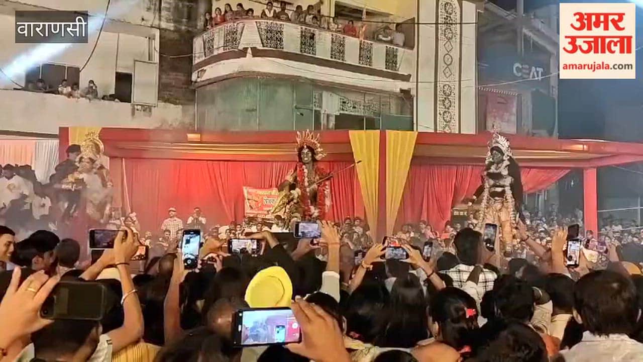 VIDEO: Ravana effigy burnt at Boliya intersection, large crowd gathers