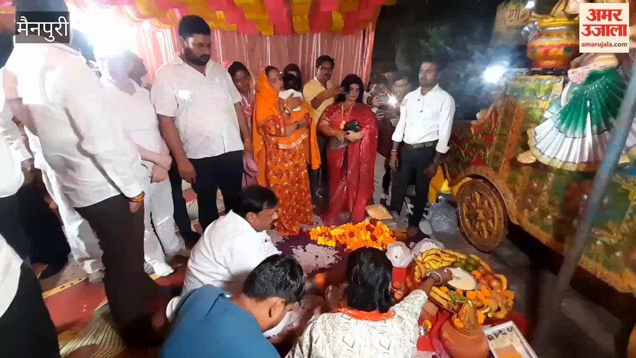 The night became filled with devotion through *bhajans* at the *Devi Jagaran*.