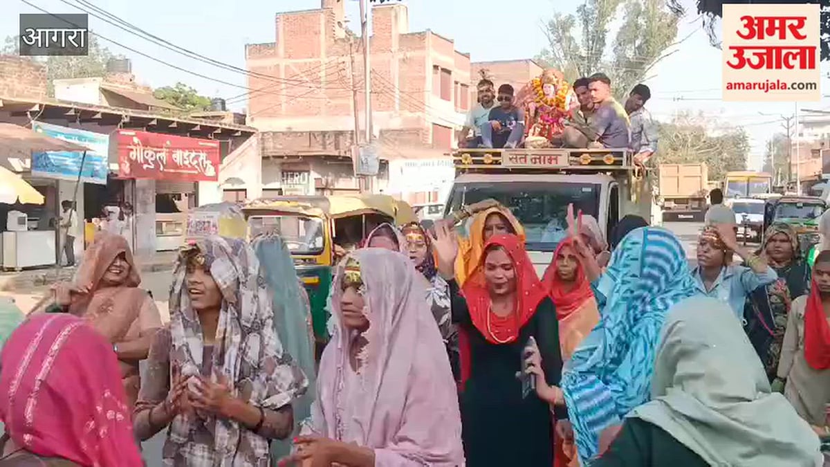 VIDEO:प्रतिमा विसर्जन को नाचते गाते निकली महिला श्रद्धालुओं की टोलियां