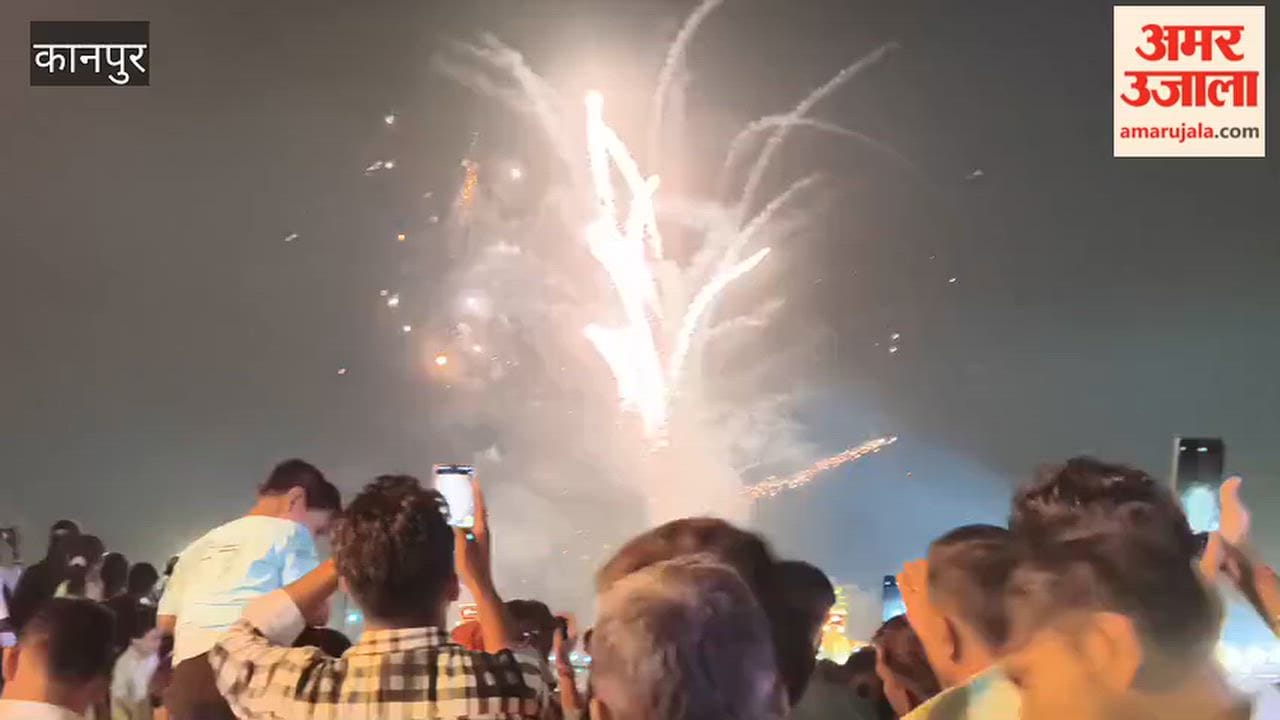 Fireworks display held at Narendra Ground ahead of Ravana Dahan; thousands gather to watch