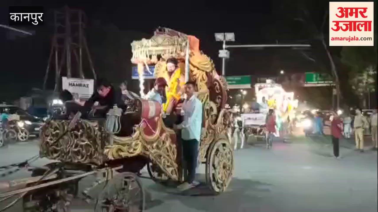 Siddhnath Ghat Ramlila Committee organizes a procession through various areas on Dussehra
