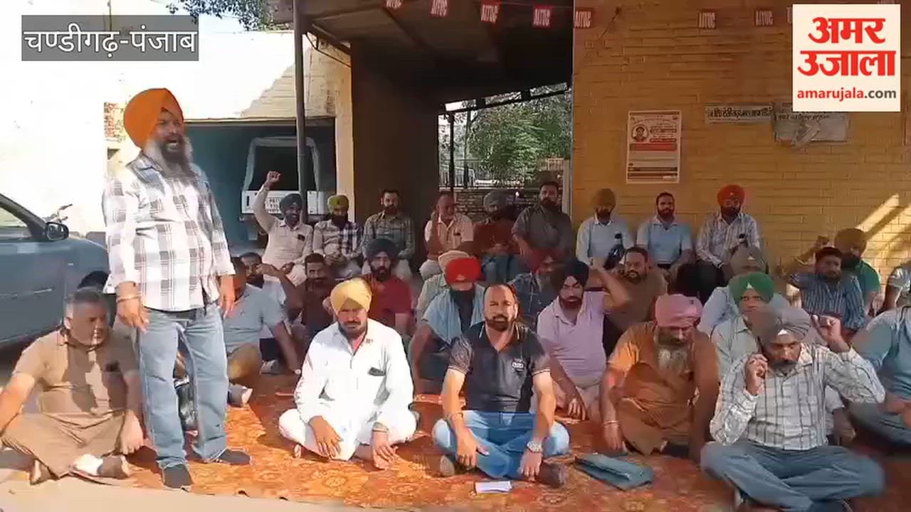 Contractual PRTC and Punbus employees in Moga went on strike.
