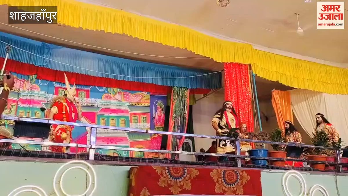 शाहजहांपुर: खिरनीबाग रामलीला में अहिरावण और रावण वध का मंचन, आधी रात के बाद हुआ पुतला दहन