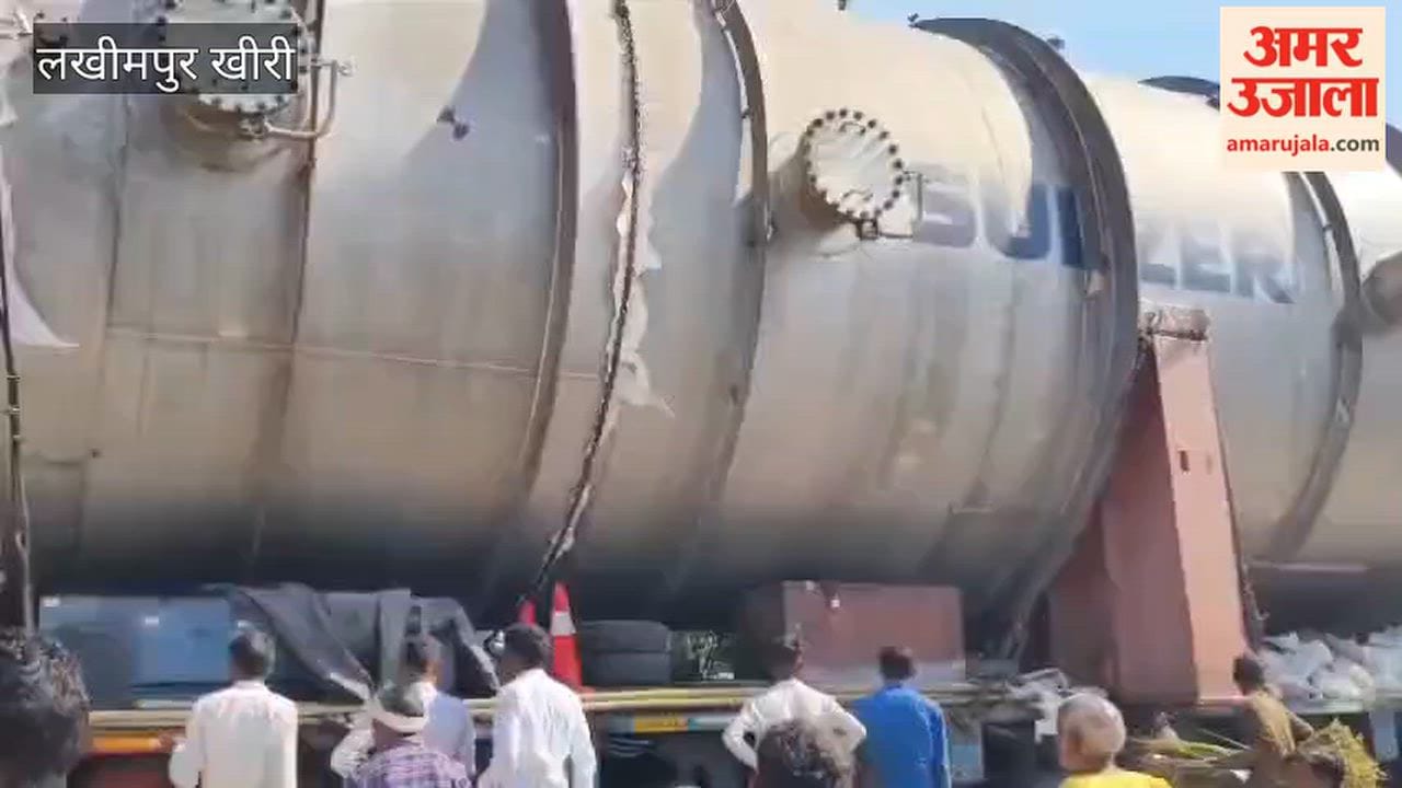 People were left stunned upon seeing a massive truck with 308 wheels