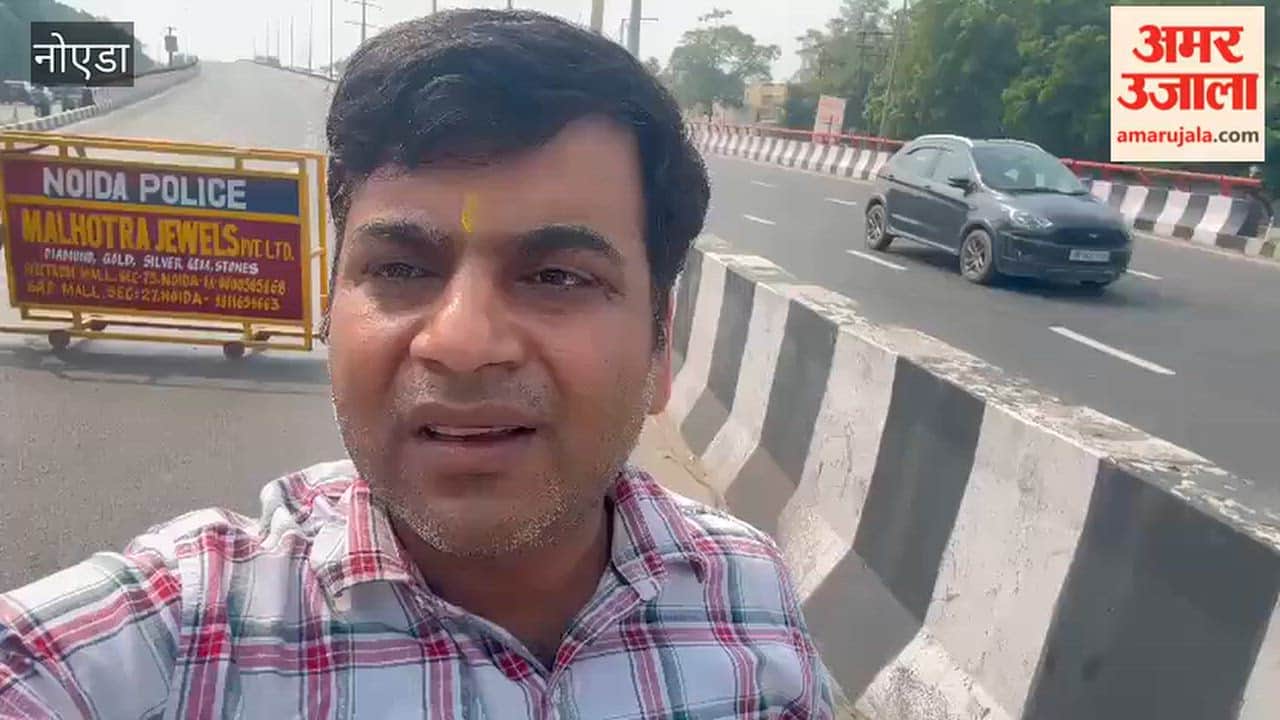 Traffic affected due to a pothole opposite Noida Sector 33