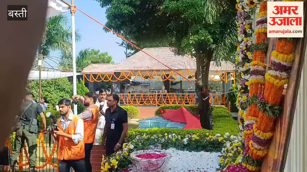 बस्ती: हरीश द्विवेदी की दिवंगत मां को श्रद्धांजलि देने पहुंचे बिहार के सीएम सम्राट