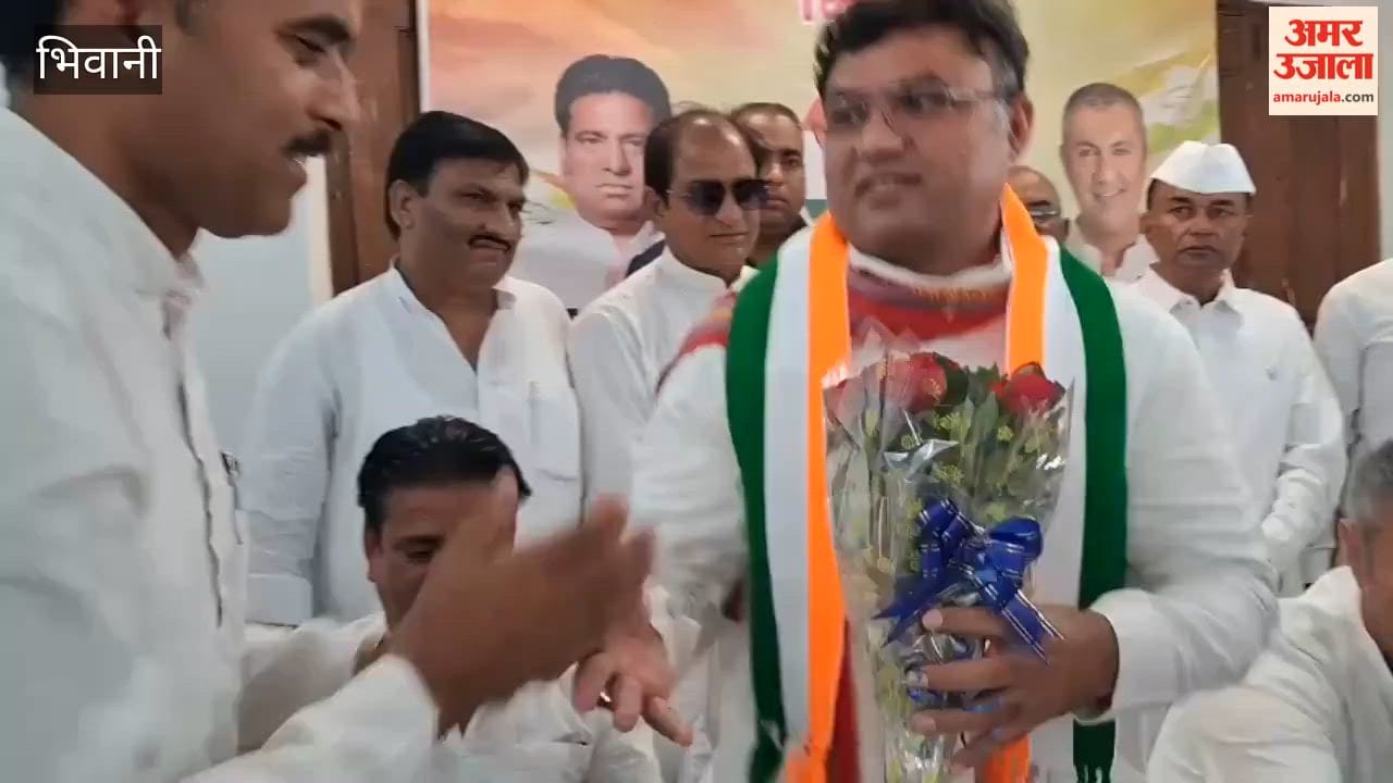 In Bhiwani, Congress leader Ashok Tanwar launched a sharp attack on the BJP government, demanding an account regarding 2 lakh jobs and the 'Lado Lakshmi' scheme.