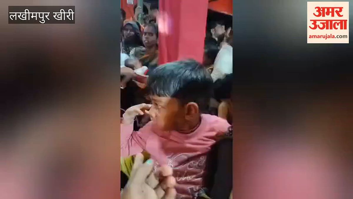 लखीमपुर खीरी: झांकी कार्यक्रम में घुसे दो सांड़, महिलाओं-बच्चों समेत 10 श्रद्धालु घायल