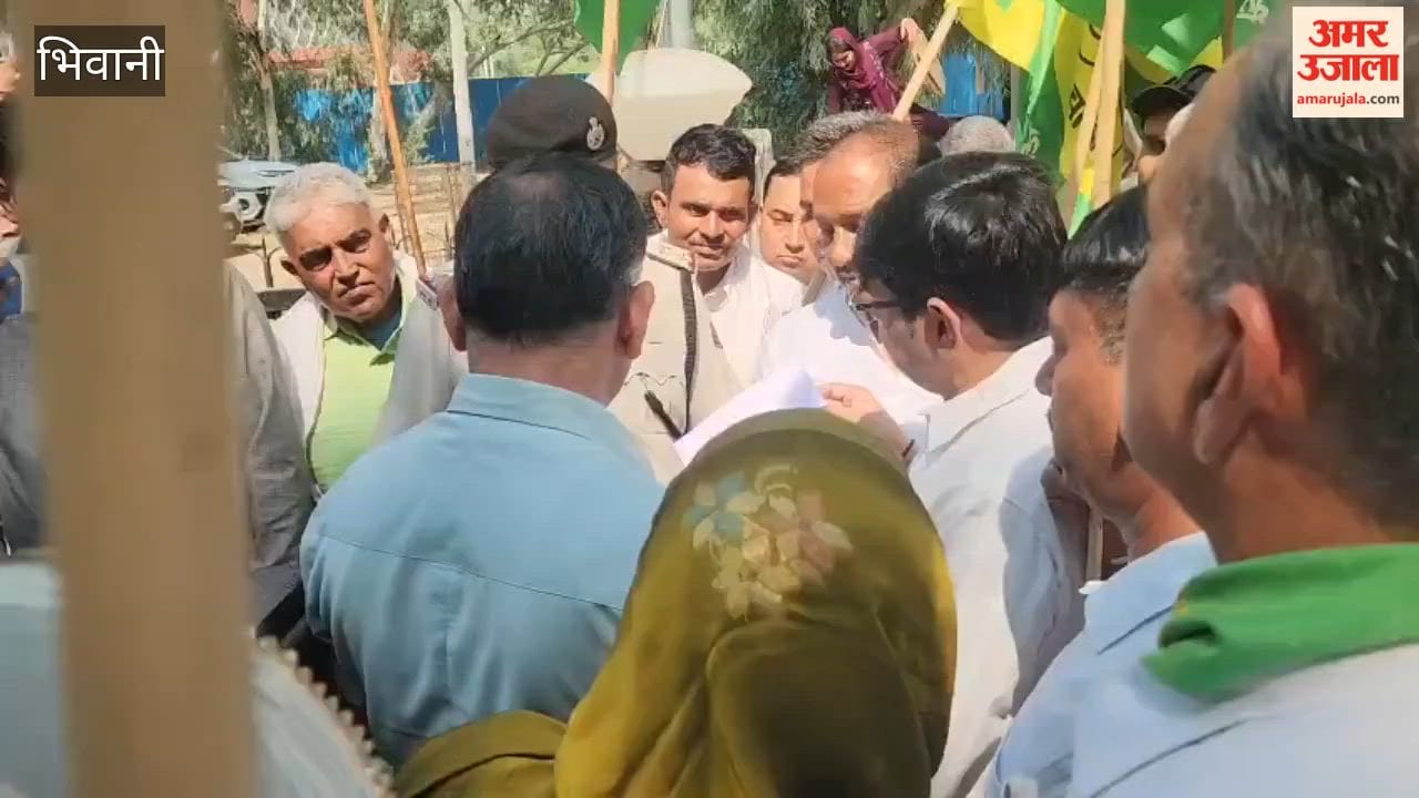 JJP workers take to the streets in Bhiwani to protest against the SIR (Special Investment Region) and the failure to procure crops.