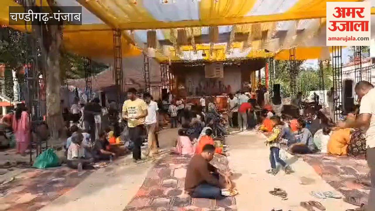 Maa Durga Puja Samiti organized a grand community feast (langar) in the Ferozepur Railway Colony.