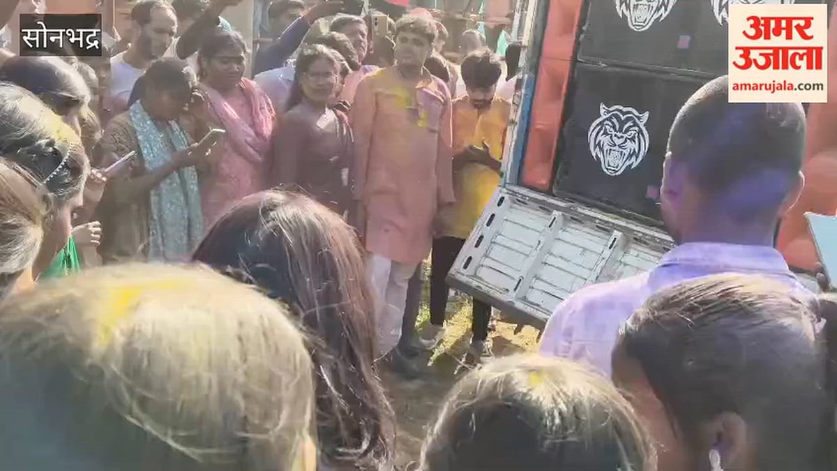 देवी मां कुछ भक्तों पर साक्षात हुई प्रकट, नारियल,घी देने के बाद हुई शांत; VIDEO