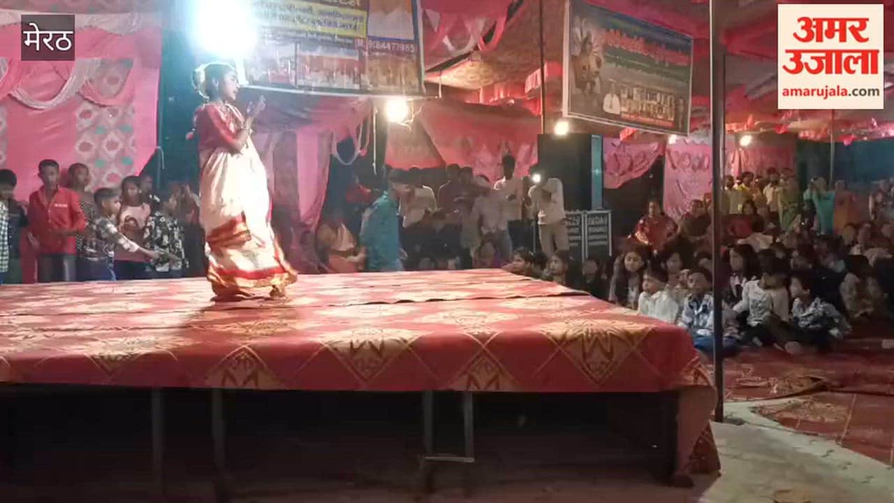 Meerut: Durga Puja festival organized; children presented cultural performances in the Bengali language.