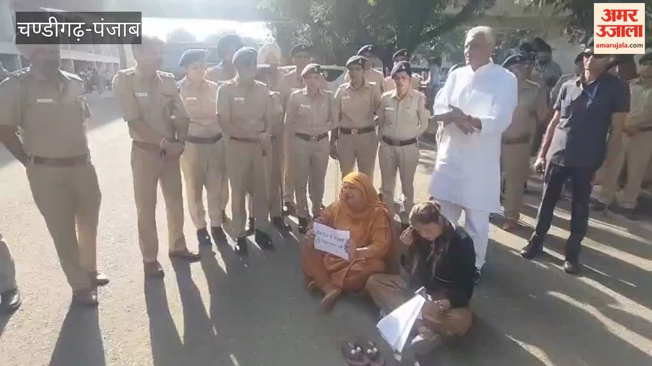 The mother and sister of Ajay Kumar, who was killed in Abohar, sat on a protest outside the Legislative Assembly chamber.